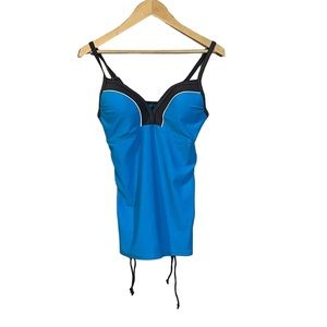 Free Country tankini top with tie sides and built in cups. Women’s size M